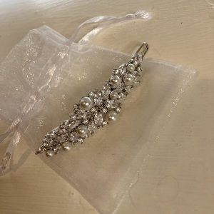 David’s Bridal leafy CZ and pearl hair clip, silver.